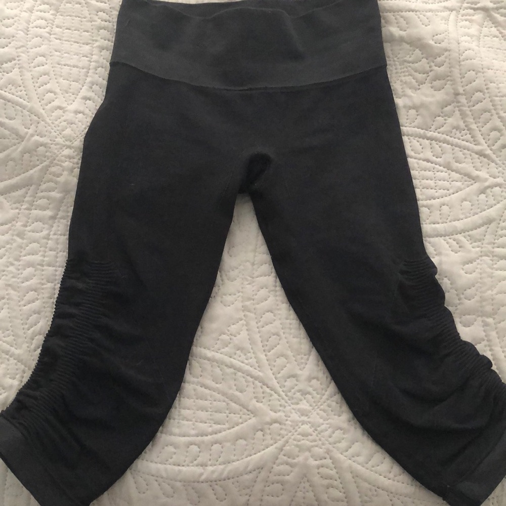 Lululemon size 2 crop pants
